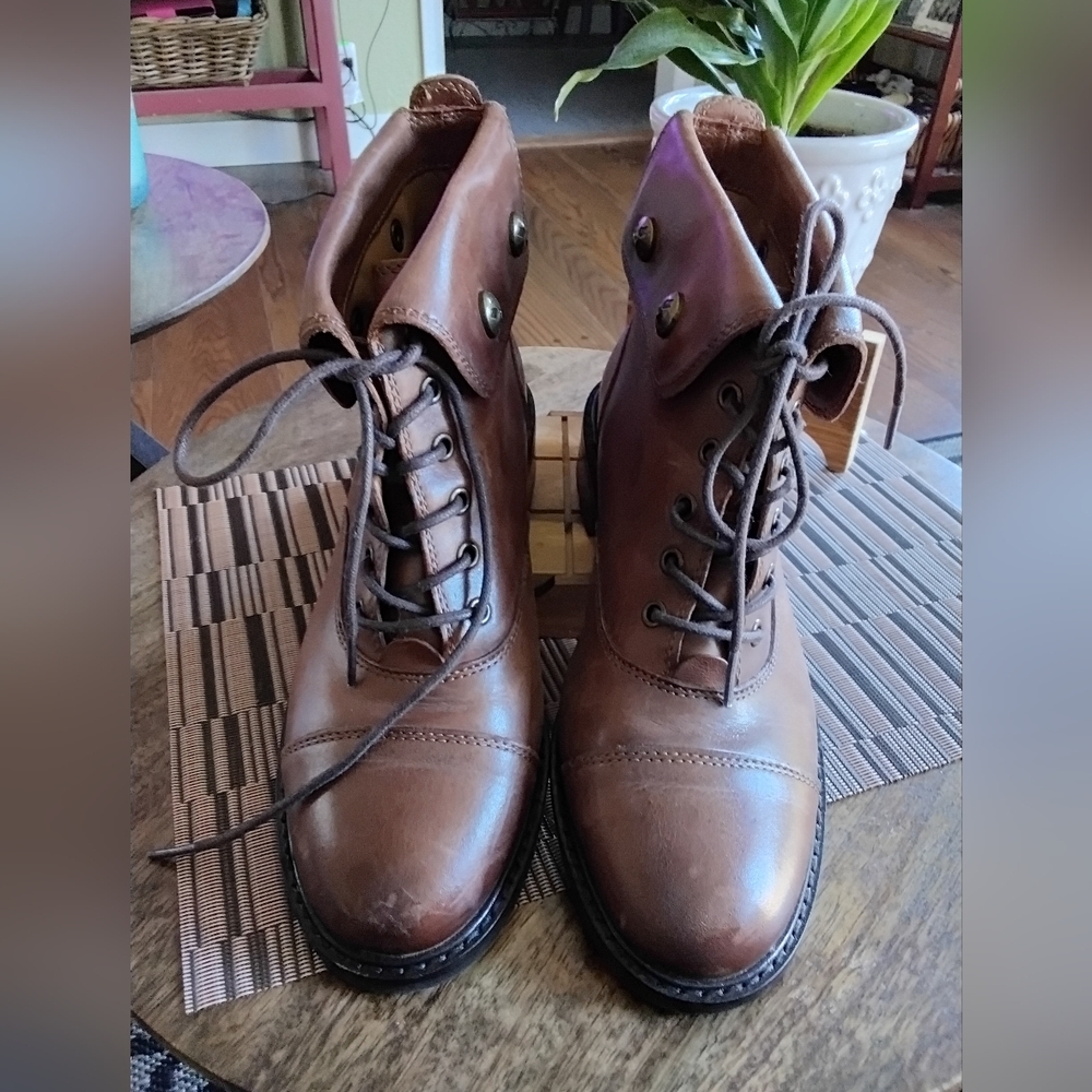 Patricia Nash Brown Lace Up Leather Boots